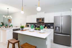 Gorgeous 2Bd Condo Near Disney w Storey Resort 404