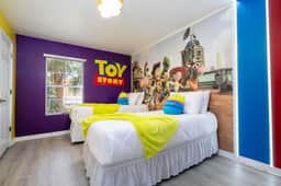 Modern Townhouse Near Disney w/ Private Pool 8523
