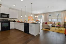 Lovely 4Bd w Jacuzzi Near Disney Compass Bay 5113