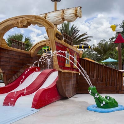 Private Pool Resort Close to Disney w Themed Rooms