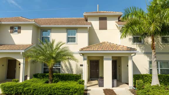 Stunning 4Bd w/ Pool @ Storey Lake 5019