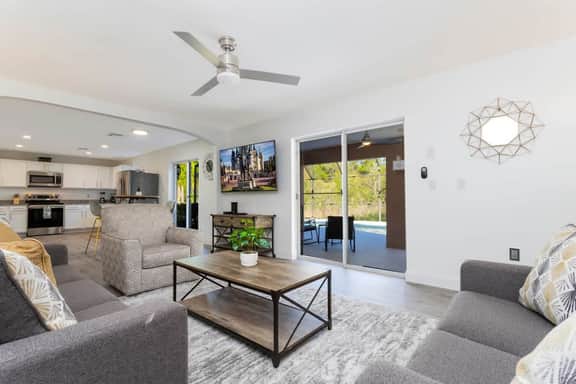 Cozy 5Bd w/ Pool Single Family Close to Disney 106