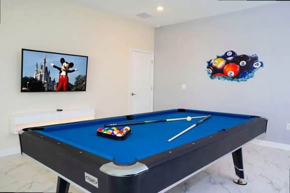 Spacious 7Bd w Pool Spa and Game Room Near Disney