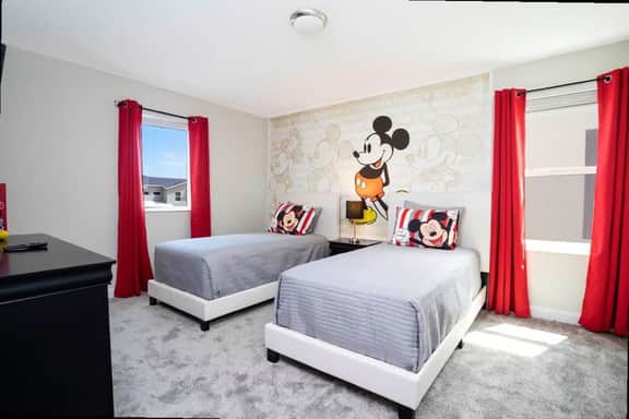 Spacious 7Bd w Pool Spa and Game Room Near Disney