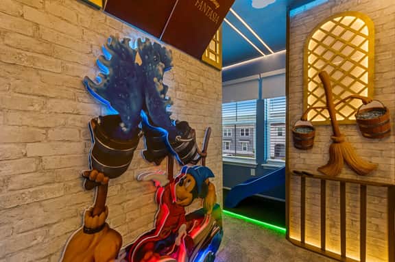 5BR w Pool, Game Loft, Slide & Themed Rooms 16172