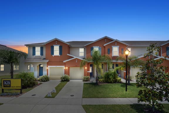 Lovely 4Bd w Jacuzzi Near Disney Compass Bay 5113