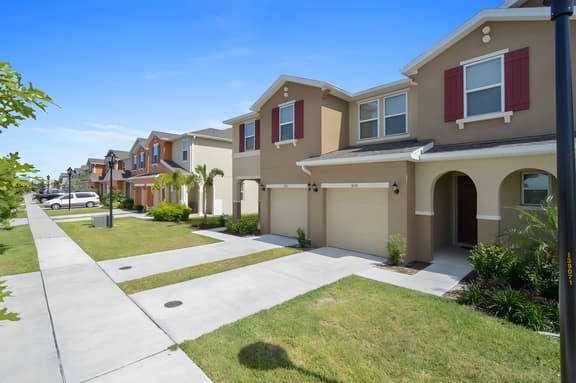 Family Friendly 4Bd Townhome Disney w Pool Access