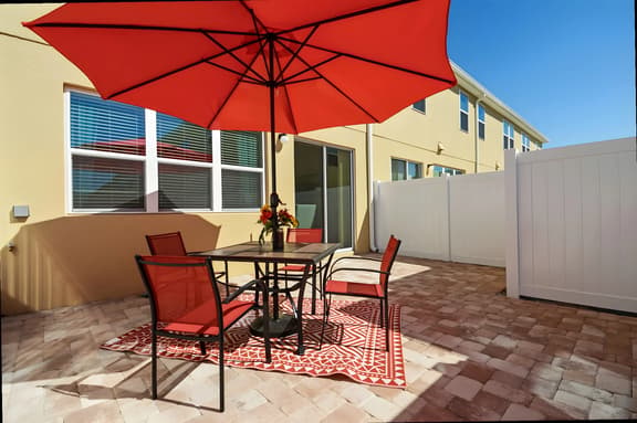 Resort Style w Pool 4Bd TownHouse Near Disney