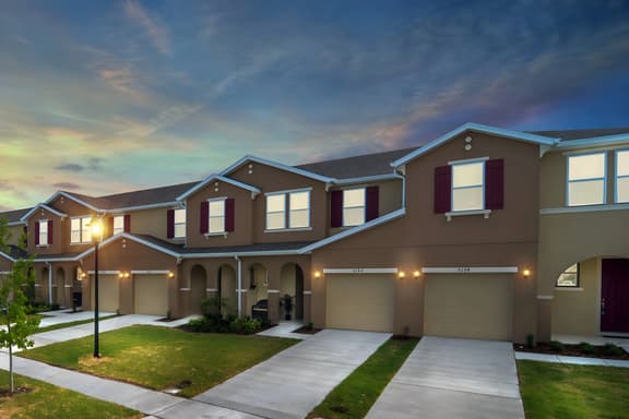 Four Bedroom w Game Room Sleeps 10 Near Parks 5152